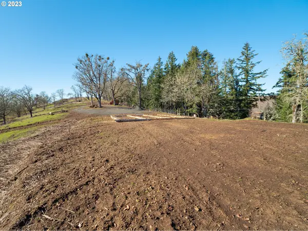 Roseburg, OR 97470,14350 N BANK RD