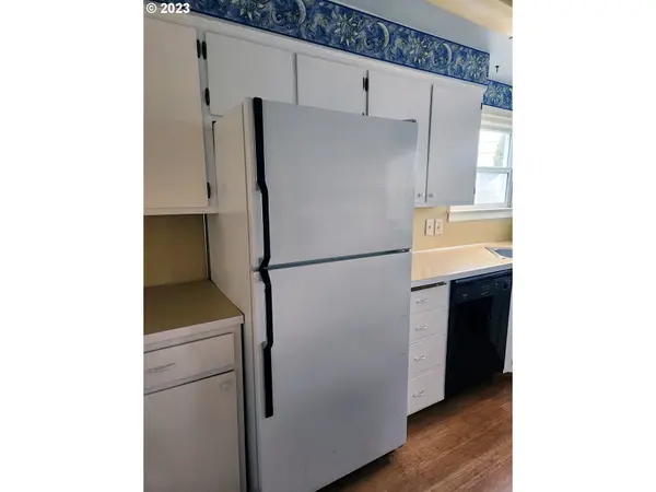 412 W 17TH AVE, Eugene, OR 97401