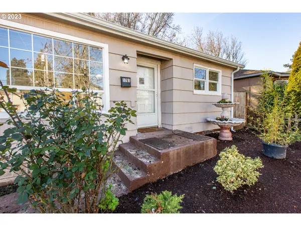 1761 J ST, Springfield, OR 97477