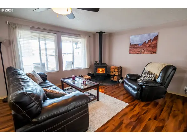 279 S 71ST ST, Springfield, OR 97478