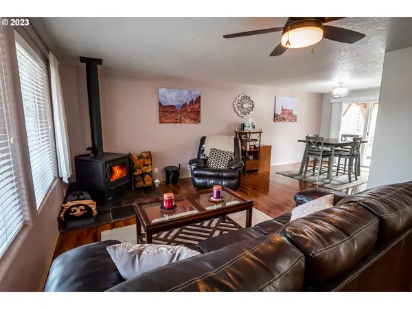 279 S 71ST ST, Springfield, OR 97478