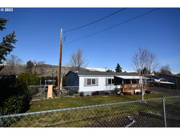 1057 CHENOWITH LOOP RD, The Dalles, OR 97058