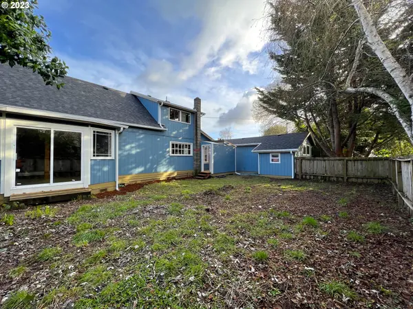 Coos Bay, OR 97420,687 DONNELLY AVE