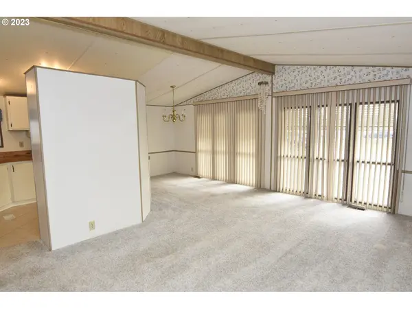 Eugene, OR 97402,1400 CANDLELIGHT DR #245