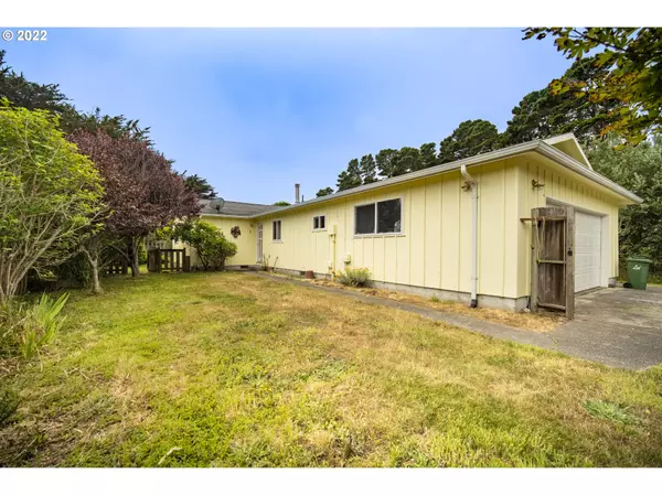 Bandon, OR 97411,915 12TH ST SW