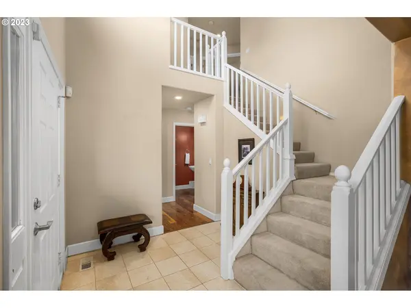 8873 SW GREENSWARD LN, Tigard, OR 97224