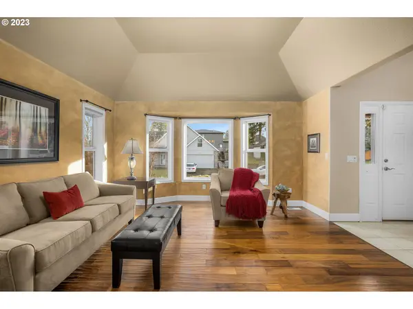 8873 SW GREENSWARD LN, Tigard, OR 97224