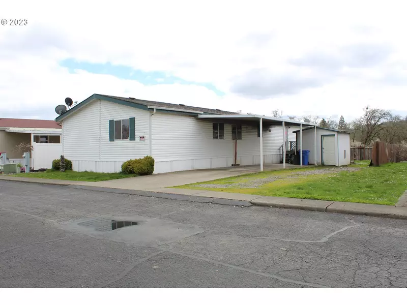 433 NW BROC DR, Winston, OR 97496