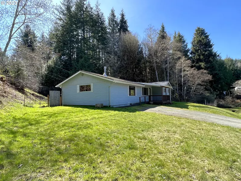 94794 VISTA LN, Coquille, OR 97423