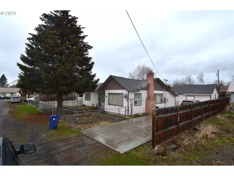 126 W 5TH ST, Prairie City, OR 97869