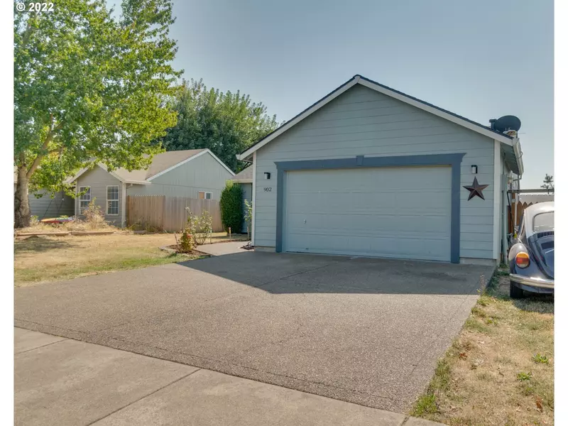 902 LANTANA LN, Gervais, OR 97026