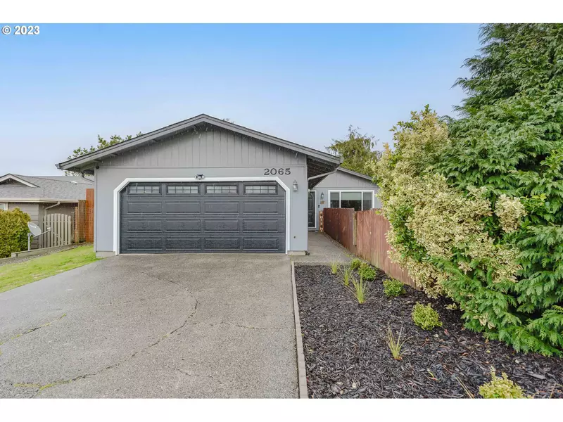 2065 HAYES, North Bend, OR 97459