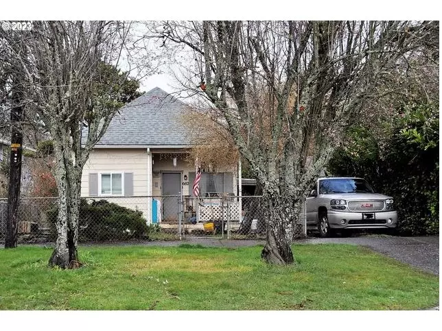 660 E 3RD ST, Coquille, OR 97423