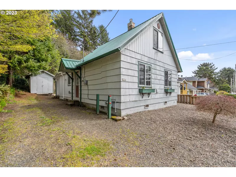 2744 SW COAST AVE, Lincoln City, OR 97367