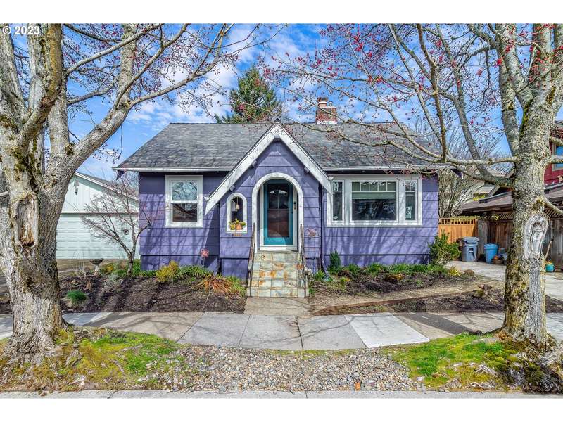 2223 NE SKIDMORE ST, Portland, OR 97211