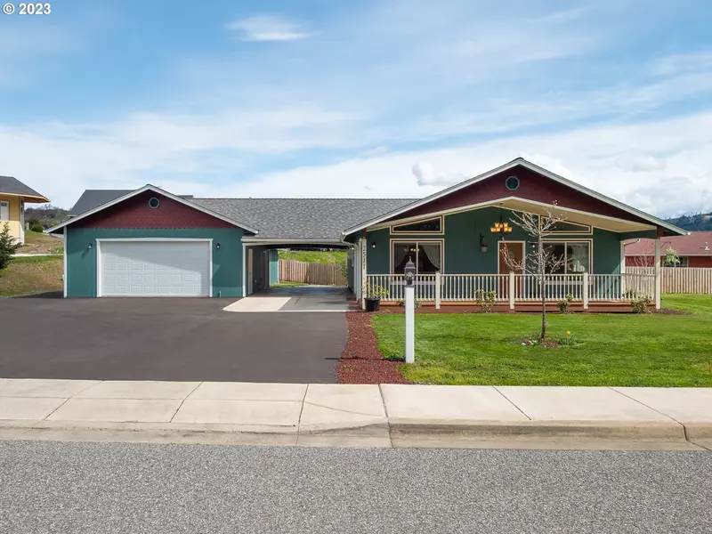 2511 BROCKWAY RD, Winston, OR 97496