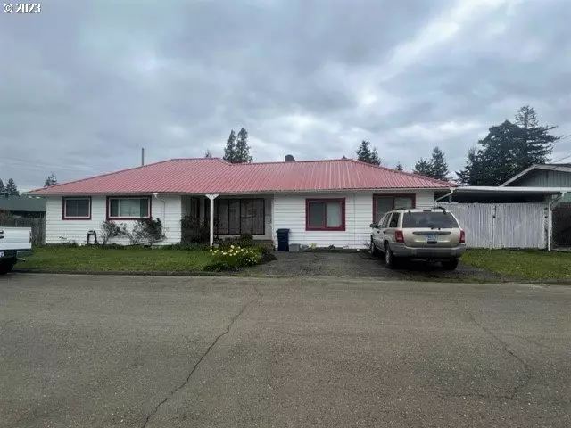 876 N KNOTT ST, Coquille, OR 97423