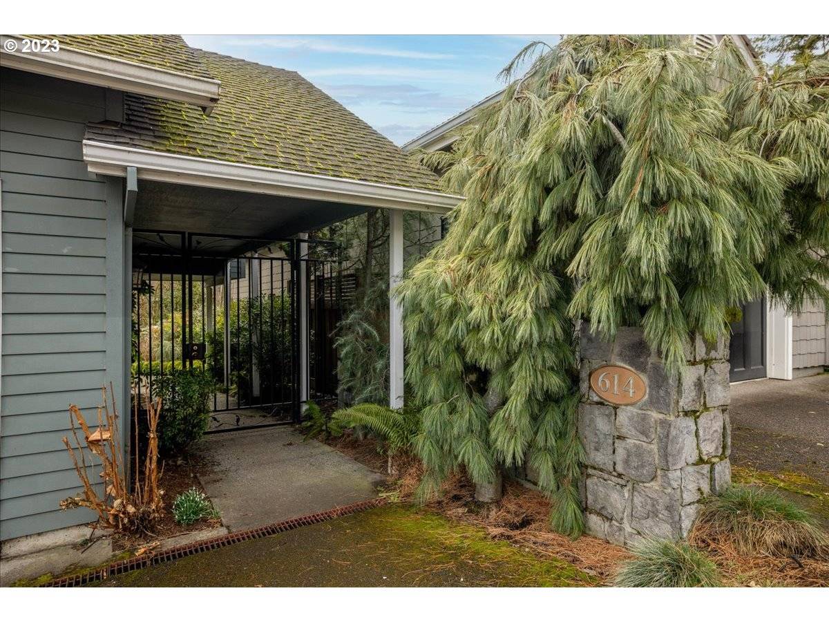 Lake Oswego, OR 97034,614 CABANA LN