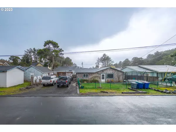 Lincoln City, OR 97367,618 SW 28TH ST