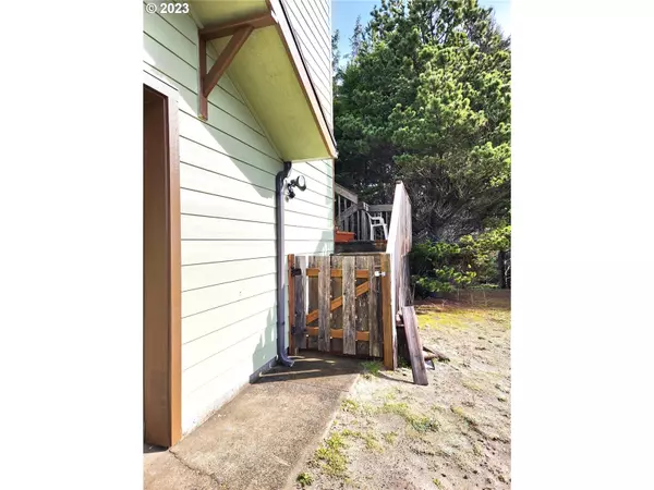 Ocean Park, WA 98640,32614 J PL