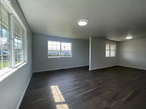 Junction City, OR 97448,330 HOLLY ST