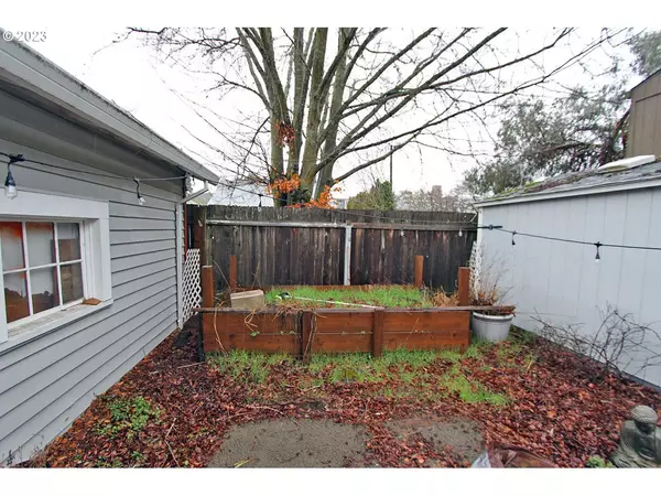 Portland, OR 97202,1663 SE SHERRETT ST