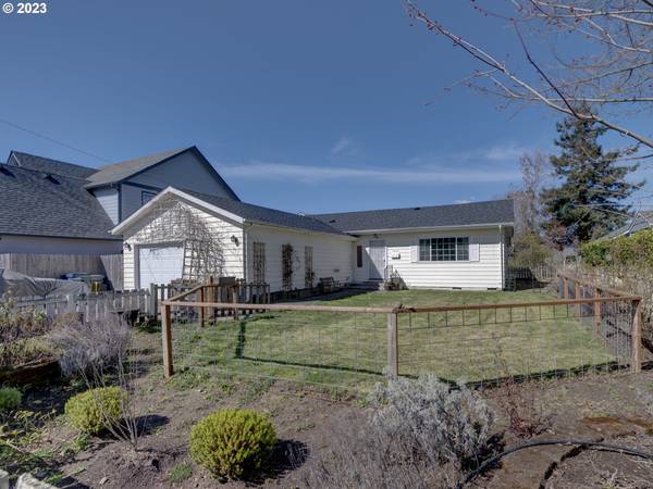 1848 G ST, Springfield, OR 97477