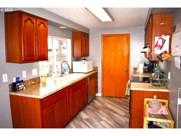 Springfield, OR 97478,528 S 51ST PL