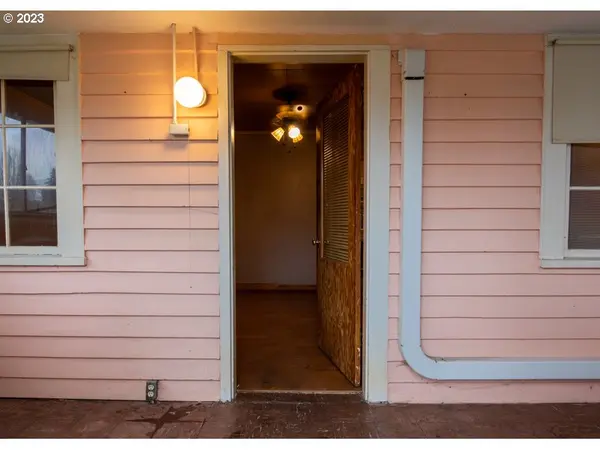 Springfield, OR 97477,1225 E ST