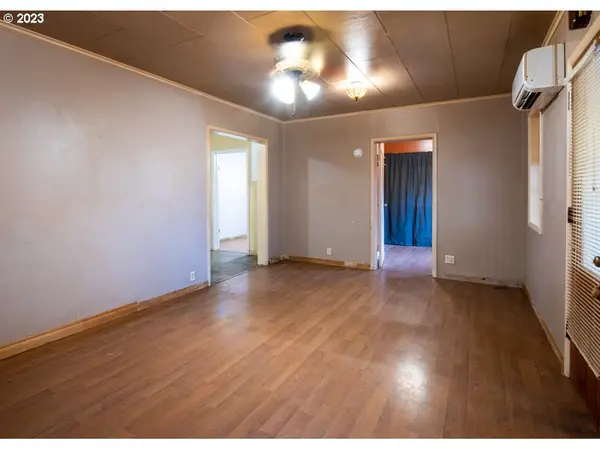 Springfield, OR 97477,1225 E ST