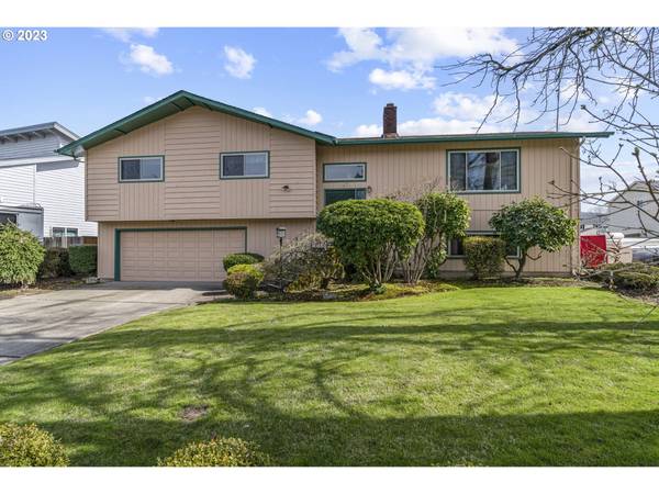 147 ALAMEDA DR, Kelso, WA 98626