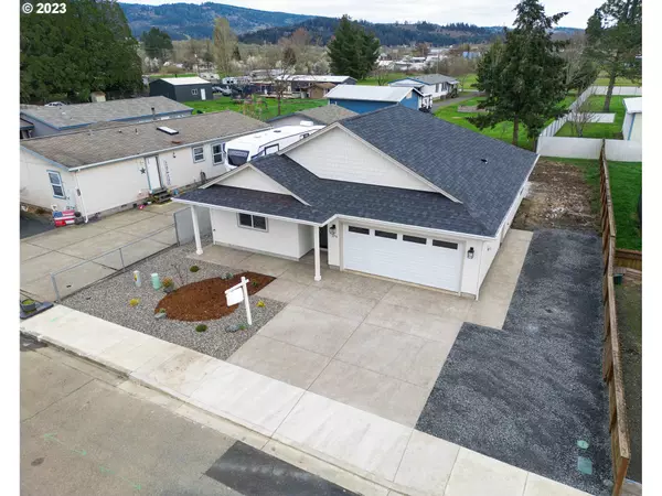 376 E LOCUST CT, Yoncalla, OR 97499