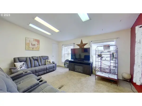 1294 31ST ST, Springfield, OR 97478