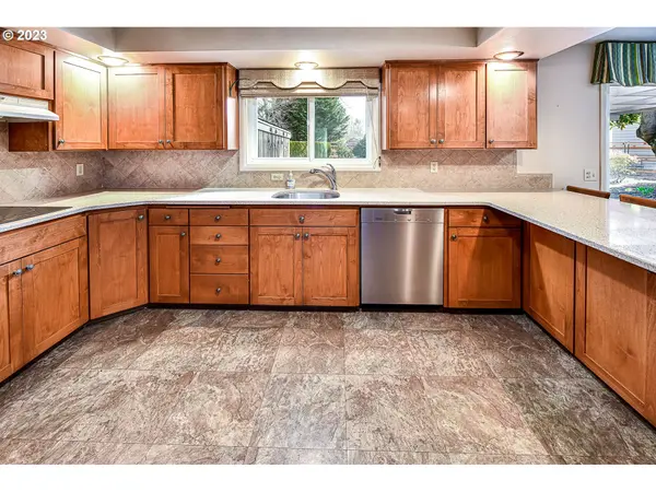 Eugene, OR 97404,2977 Lenox ST