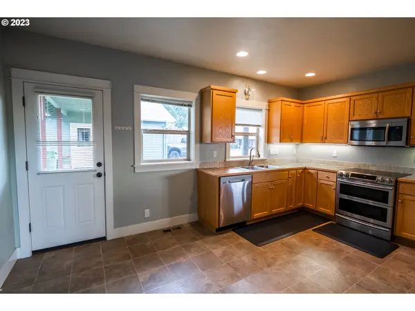 Cottage Grove, OR 97424,930 KRISTEN WAY