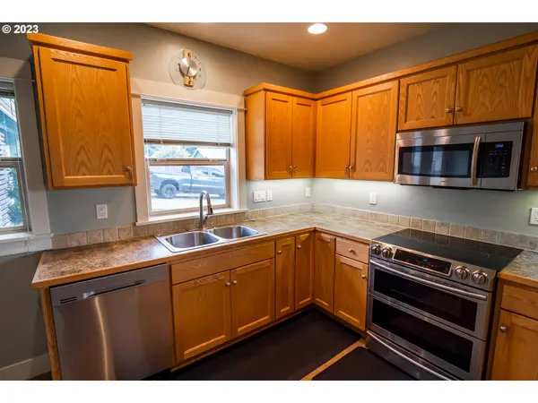 Cottage Grove, OR 97424,930 KRISTEN WAY