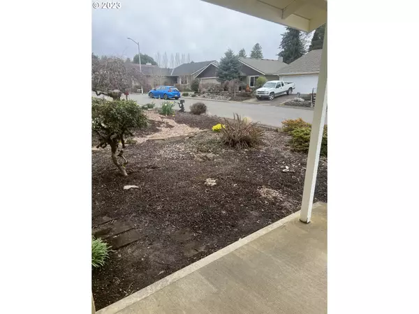 Salem, OR 97304,1610 ALMOND LN NW