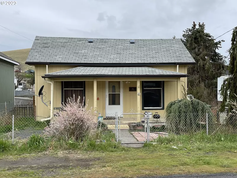 365 S GILMORE ST, Heppner, OR 97836