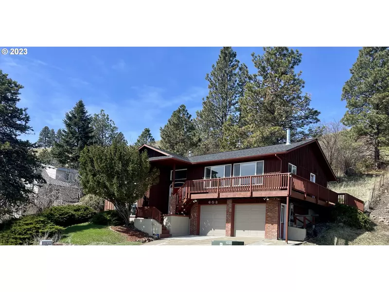 608 MODELAIRE DR, La Grande, OR 97850