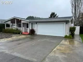 212 LAKELAND DR, Lakeside, OR 97449