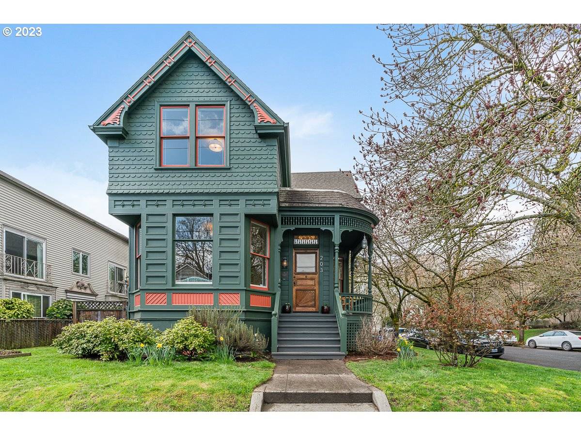 203 SE 15TH AVE, Portland, OR 97214