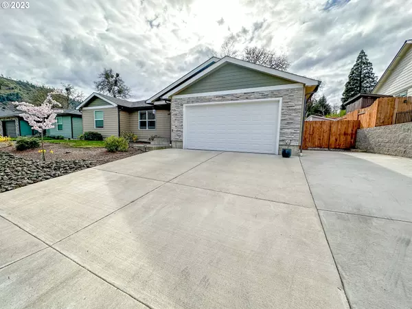 Winston, OR 97496,645 SE GARDEN WAY DR