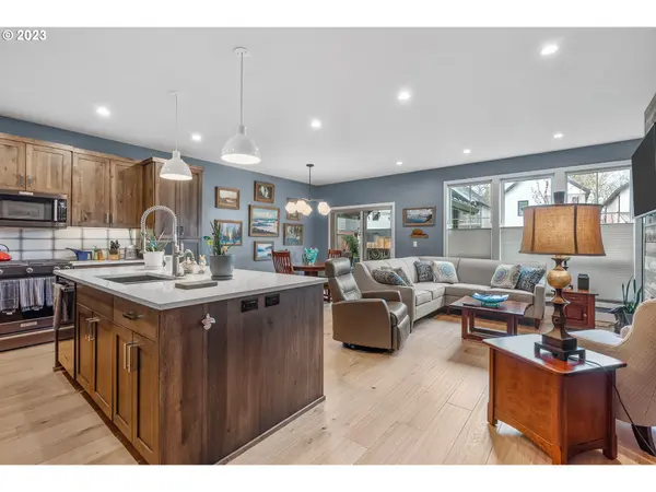 Eugene, OR 97408,1917 ELKHORN DR