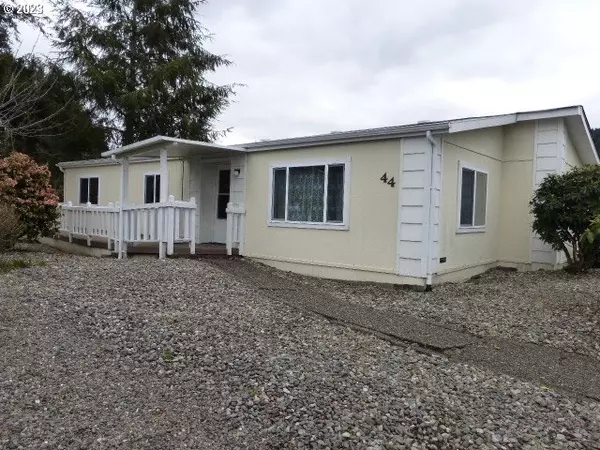 100 RIVER BEND RD, Reedsport, OR 97467