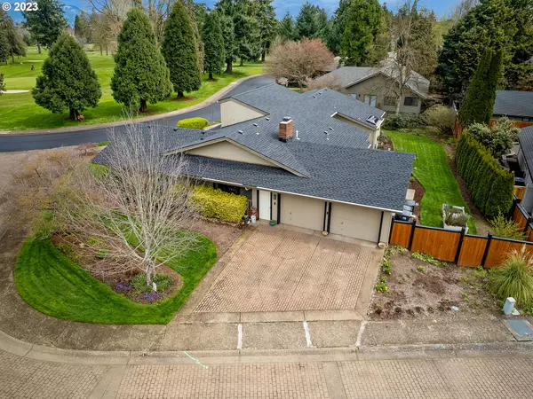 Eugene, OR 97401,992 SPYGLASS DR