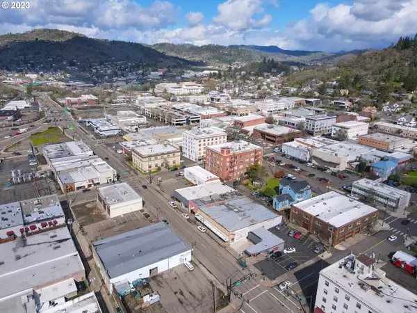 Roseburg, OR 97470,739 SE STEPHENS ST