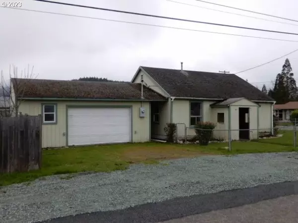 411 E 3RD AVE, Riddle, OR 97469