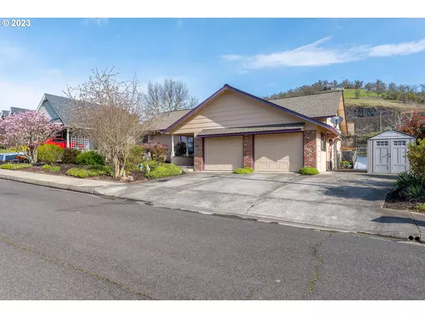 2240 NW CABRILLO CT, Roseburg, OR 97471