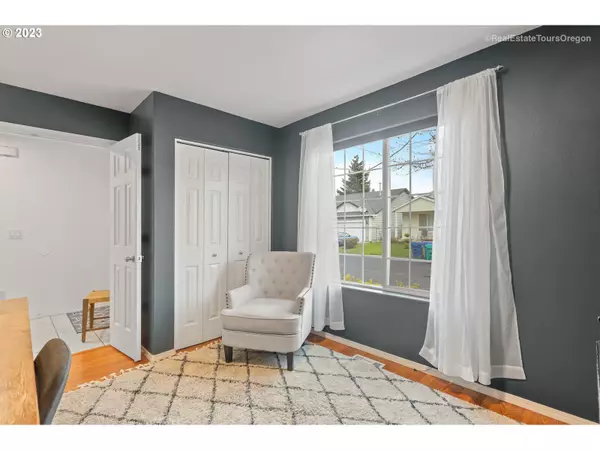 Portland, OR 97211,922 NE MARINERS LOOP