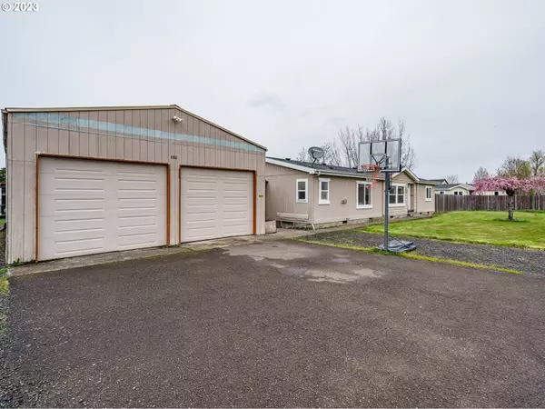 Molalla, OR 97038,680 ZIMMERMAN LN